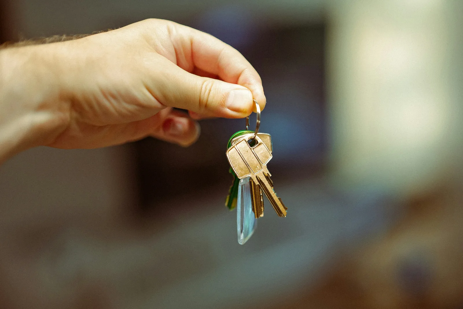 Clés de logement illustrant le périmètre entre conciergerie, accompagnement opérationnel et LocPilot en location saisonnière