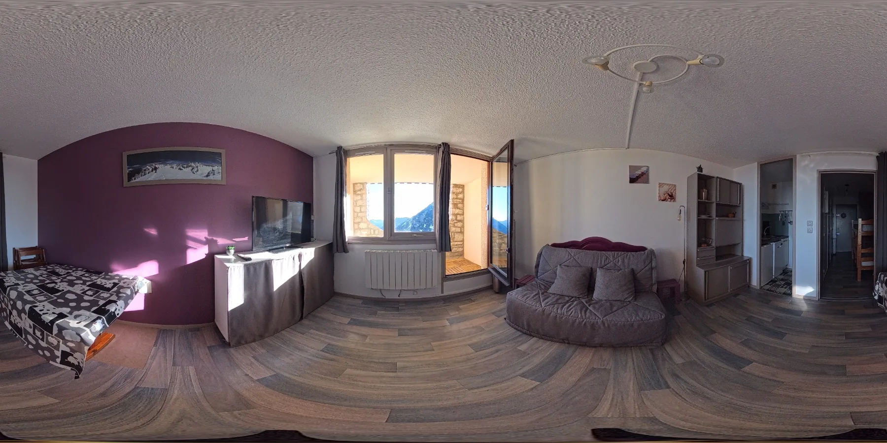 Vue 360 du salon avec vue montagne